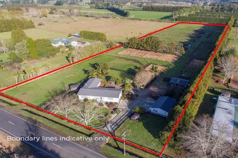 Photo of property in 102 Boord Crescent, Kumeu, 0891