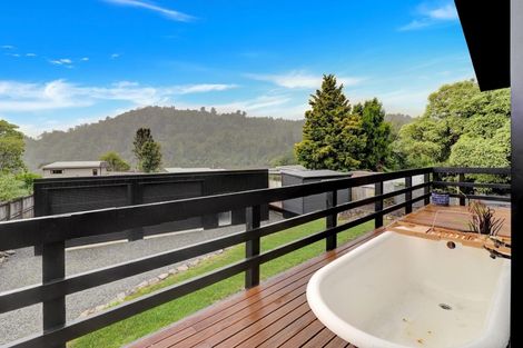 Photo of property in 19 Oxford Road, Lake Rotoma, Rotorua, 3074