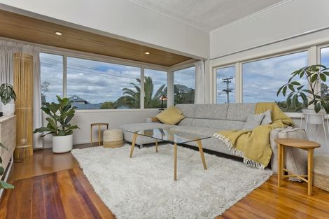 Photo of property in 1/160 East Coast Road, Forrest Hill, Auckland, 0620