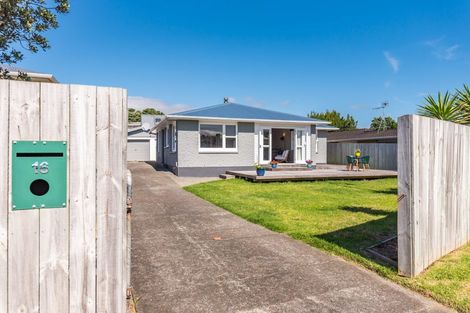 Photo of property in 16 Anthony Grove, Paraparaumu Beach, Paraparaumu, 5032