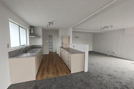 Photo of property in 10 Longreach Drive, Sunnyvale, Auckland, 0612