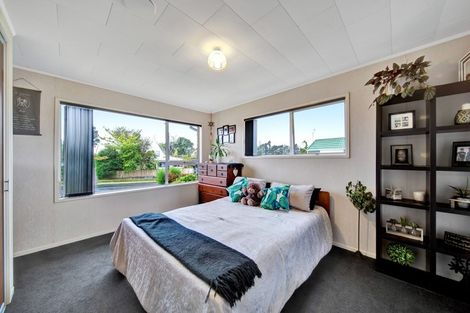 Photo of property in 3 La Salle Drive, Westown, New Plymouth, 4310