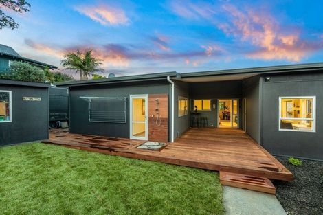 Photo of property in 2 Claude Road, Stanmore Bay, Whangaparaoa, 0932