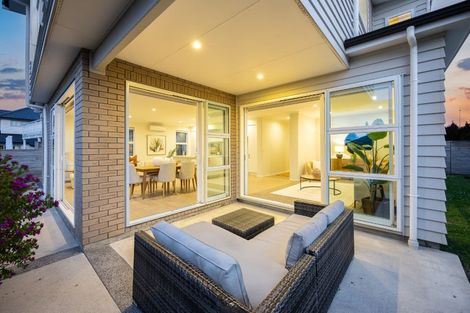 Photo of property in 21 Headland Drive, Long Bay, Auckland, 0630