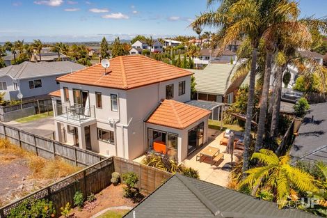 Photo of property in 57 Wiseley Road, West Harbour, Auckland, 0618