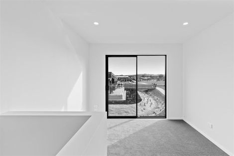 Photo of property in 47 Whare Kauri Road, Papakura, 2110