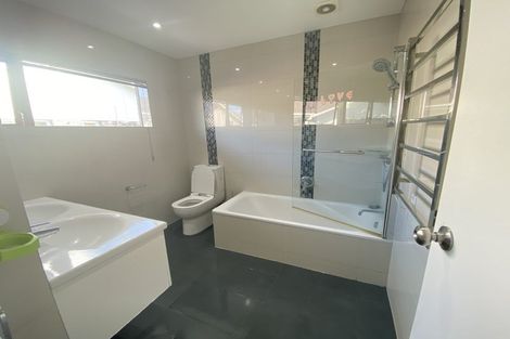 Photo of property in 28 Kentigern Close, Pakuranga, Auckland, 2010