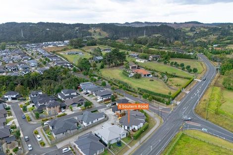 Photo of property in 5 Sauterne Road, Kumeu, 0810