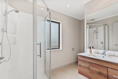 Photo of property in 58 Station Street, Hobsonville, Auckland, 0616