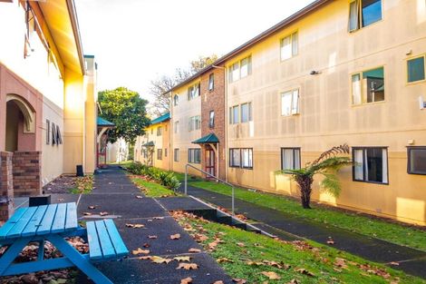 Photo of property in 3/125 Carrington Road, Point Chevalier, Auckland, 1025