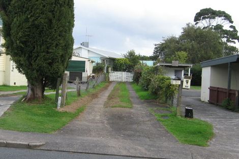 Photo of property in 21 Dawnhaven Drive, Te Atatu Peninsula, Auckland, 0610