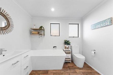 Photo of property in 4 Puketotara Street, Highlands Park, New Plymouth, 4312