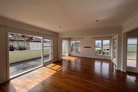Photo of property in 2/5 Quebec Road, Milford, Auckland, 0620