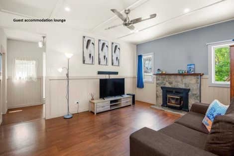 Photo of property in 3 Karaka Road, Kawakawa Bay, Papakura, 2585