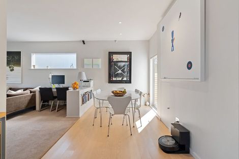 Photo of property in 52 Karepa Street, Brooklyn, Wellington, 6021