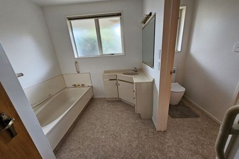 Photo of property in 32 Springbank Street, Bryndwr, Christchurch, 8053