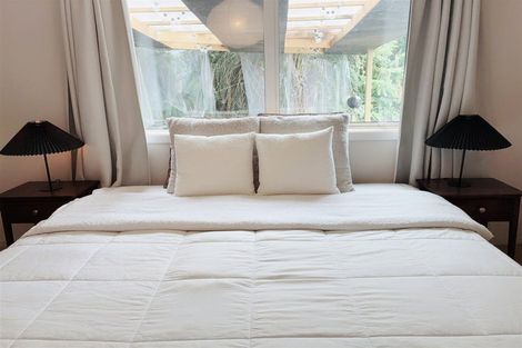 Photo of property in 8 Limmer Place, Browns Bay, Auckland, 0632