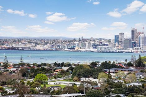 Photo of property in 115 Pupuke Road, Northcote, Auckland, 0627