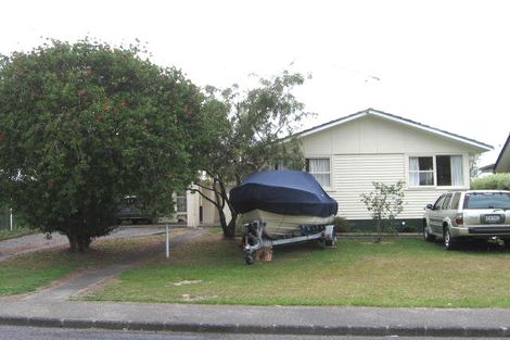 Photo of property in 47 Castleford Street, Green Bay, Auckland, 0604