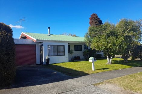Photo of property in 1/10 Reeves Road, Acacia Bay, Taupo, 3330