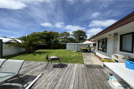 Photo of property in 2 Jumento Place, Unsworth Heights, Auckland, 0632