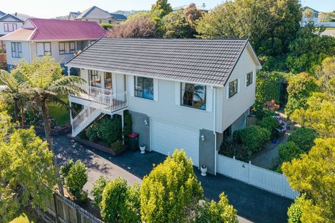 Photo of property in 8 Makatote Grove, Churton Park, Wellington, 6037