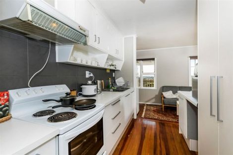 Photo of property in 50 Hobsonville Road, West Harbour, Auckland, 0618