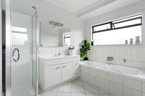 Photo of property in 18 Parkview Place, Riverdale, Gisborne, 4010