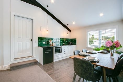 Photo of property in 2 Lucknow Road, Havelock North, 4130