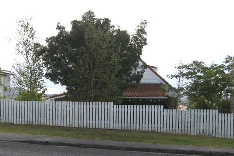 Photo of property in 2/150 Luckens Road, West Harbour, Auckland, 0618