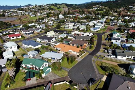 Photo of property in 111 Everitt Crescent, Whangamata, 3620