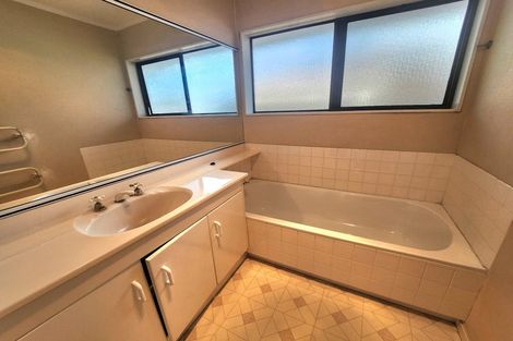 Photo of property in 35 Orangewood Drive, Northpark, Auckland, 2013