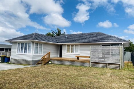 Photo of property in 69 Neil Avenue, Te Atatu Peninsula, Auckland, 0610
