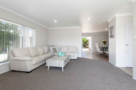 Photo of property in 1/71 Frank Nobilo Drive, Golflands, Auckland, 2013