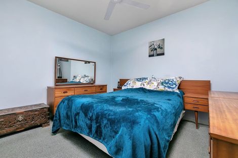 Photo of property in 2/218 Sunnynook Road, Totara Vale, Auckland, 0627