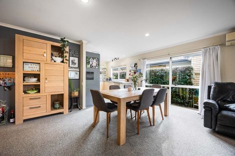 Photo of property in 4 Applebox Lane, Henderson, Auckland, 0612