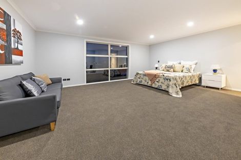 Photo of property in 32 Kauri Heart Avenue, Takanini, 2112