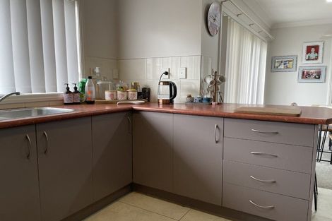 Photo of property in 3 Trelawn Place, Cockle Bay, Auckland, 2014