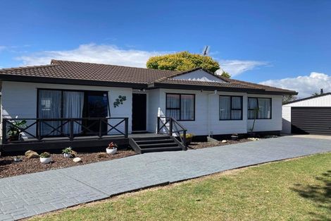 Photo of property in 20 Hadley Wood Drive, Wattle Downs, Auckland, 2103