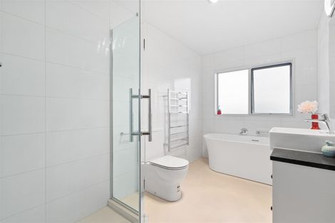 Photo of property in 12 Rauaruhe Road, Karaka, Papakura, 2113