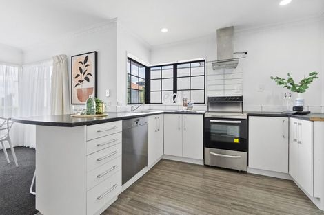 Photo of property in 14b Minchin Crescent, St Andrews, Hamilton, 3200