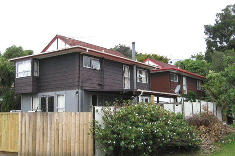 Photo of property in 1/2 Telstar Place, Beach Haven, Auckland, 0626