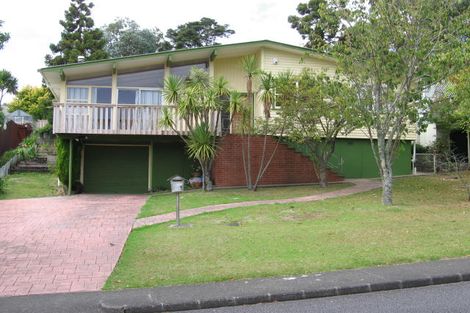 Photo of property in 9 Castleford Street, Green Bay, Auckland, 0604
