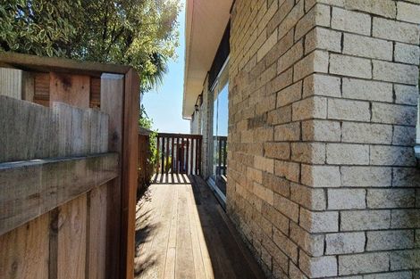 Photo of property in 2/9 Lingham Crescent, Torbay, Auckland, 0630