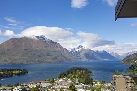 Photo of property in 37 Belfast Terrace, Queenstown, 9300