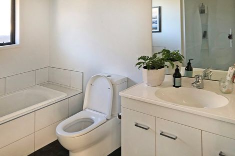 Photo of property in 17 Myles Way, Lower Shotover, Queenstown, 9304