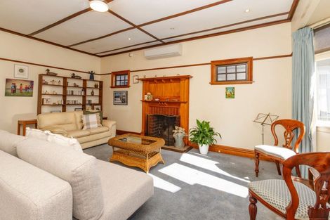 Photo of property in 73 Marine Parade, Eastbourne, Lower Hutt, 5013