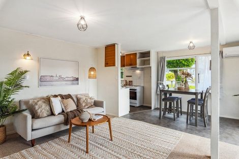 Photo of property in 105 Seaview Road, Paraparaumu Beach, Paraparaumu, 5032