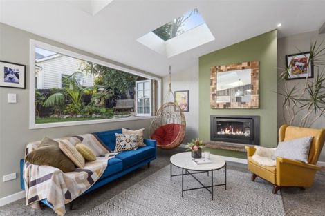 Photo of property in 200 Queen Street, Northcote Point, Auckland, 0627