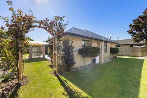 Photo of property in 19 Sovereign Gardens, Halswell, Christchurch, 8025